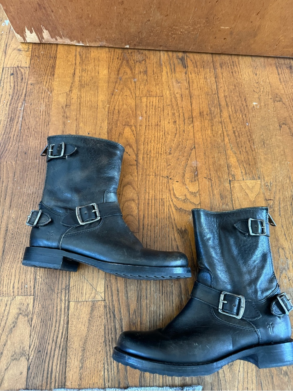 Frye Women’s Veronica Back Zip Short Boots Booties Black 7 - Picture 6 of 14